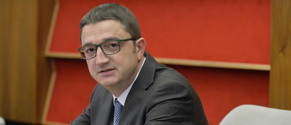 Fugatti durante una seduta del Consiglio provinciale