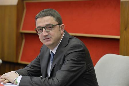 Fugatti durante una seduta del Consiglio provinciale