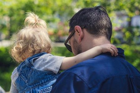 Coniugi separati padre con bambina