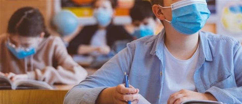 Studenti scuola mascherina coronavirus covid 19