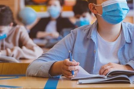 Studenti scuola mascherina coronavirus covid 19
